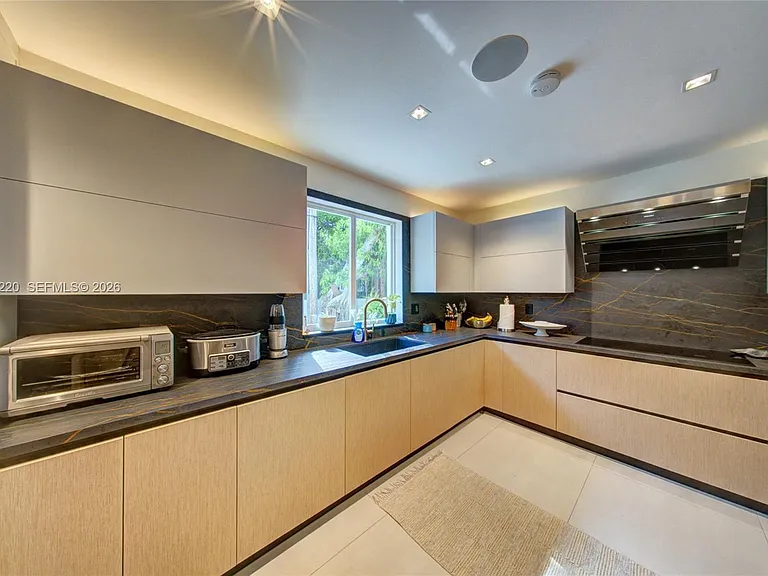 3508 Crystal View Ct — Photo 17