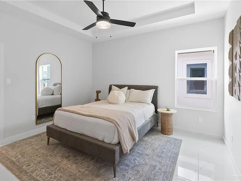 501 Coves Ln #2 — Photo 4