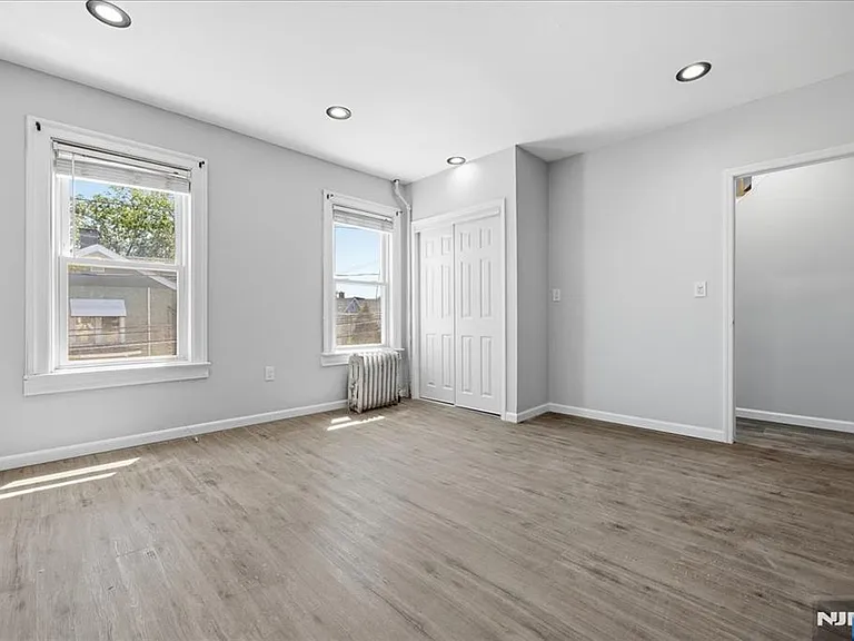 90 Dewitt Pl — Photo 9