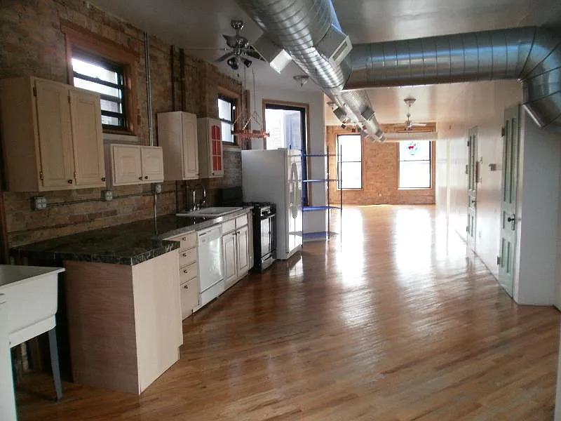 2 bed, 2200 sqft, $2,970 — Photo 4