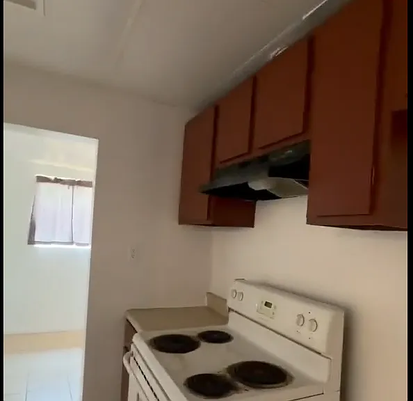 Kitchen /Stove