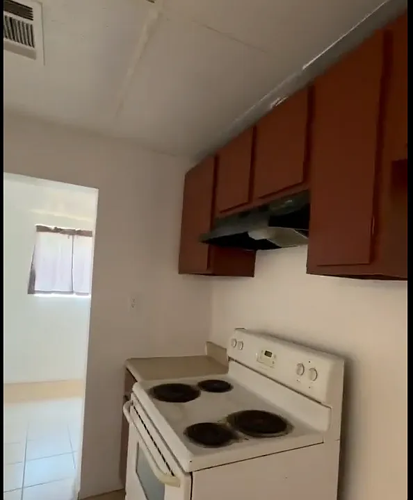 Kitchen /Stove