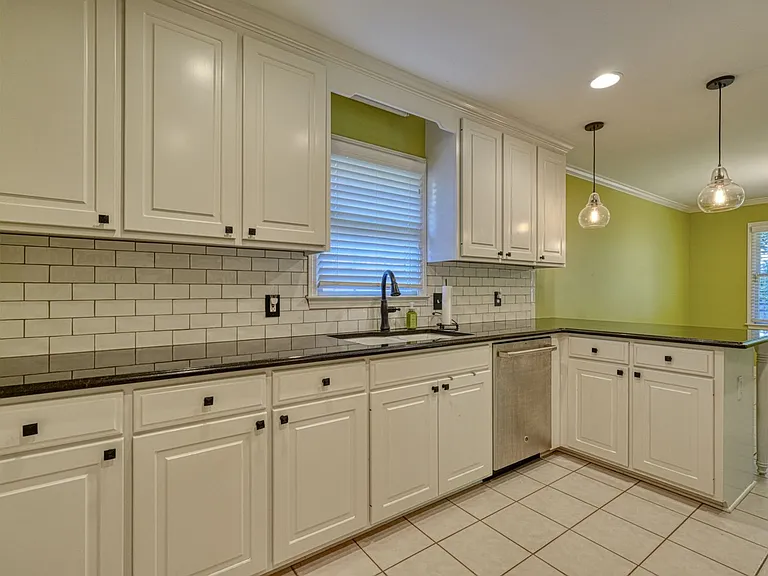 210 Rivermill Ct — Photo 14