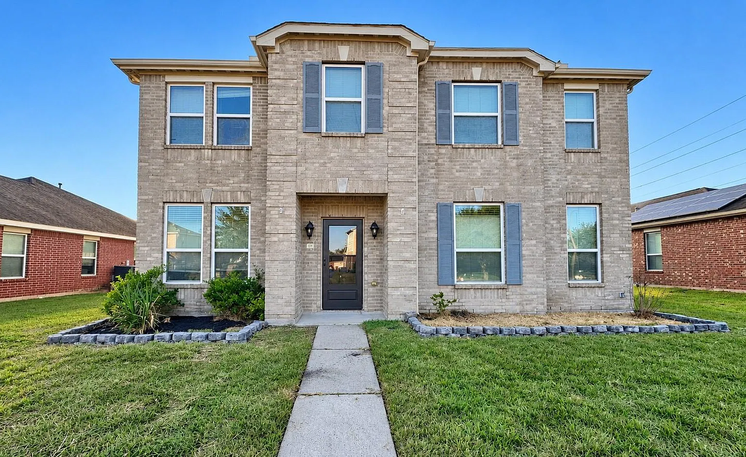 5 bed, 3.5 bath, 3206 sqft, $2,800 — Photo 1