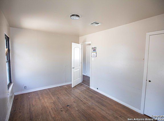 5th image of 311 Edgebrook Ln
