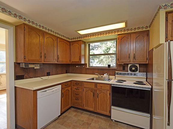 5th image of 258 Palace Ave