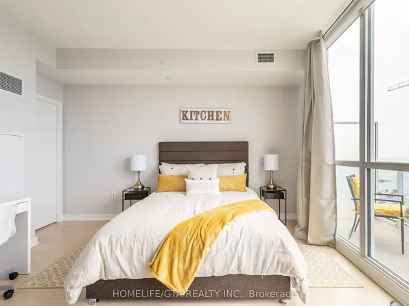 75 Queens Wharf Rd #2309, Toronto, ON M5V 0J8