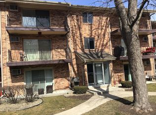 5339 Waterbury Dr APT 206, Crestwood, IL 60445