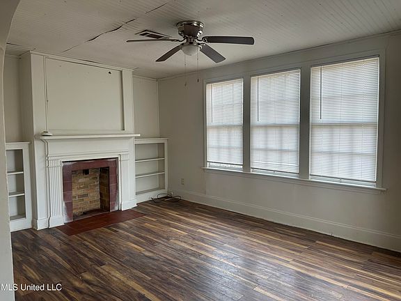 3rd image of 4413 Dixie Dr