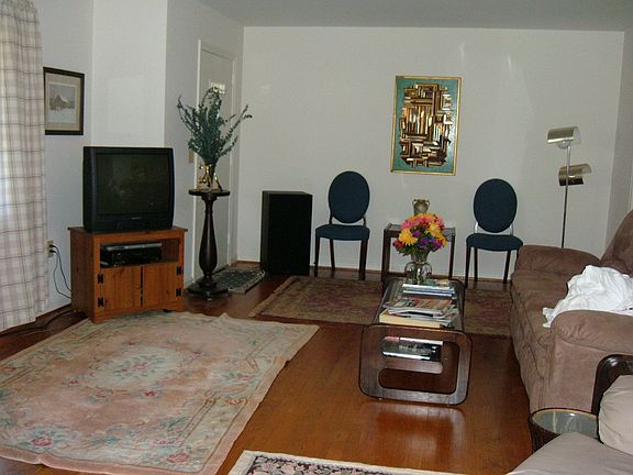 Living Rm has hdwd floors