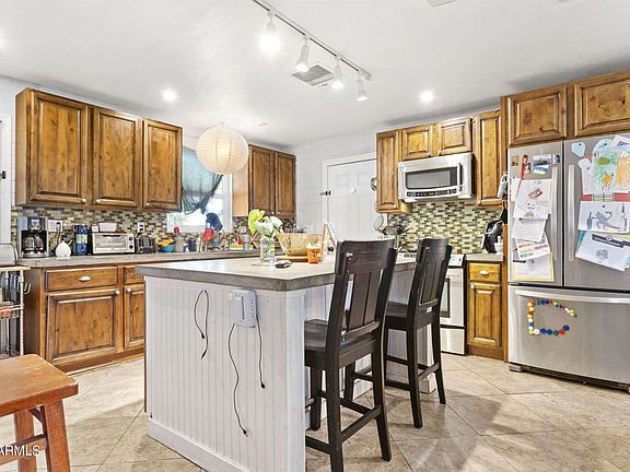 3rd image of 3337 E Hillery Dr
