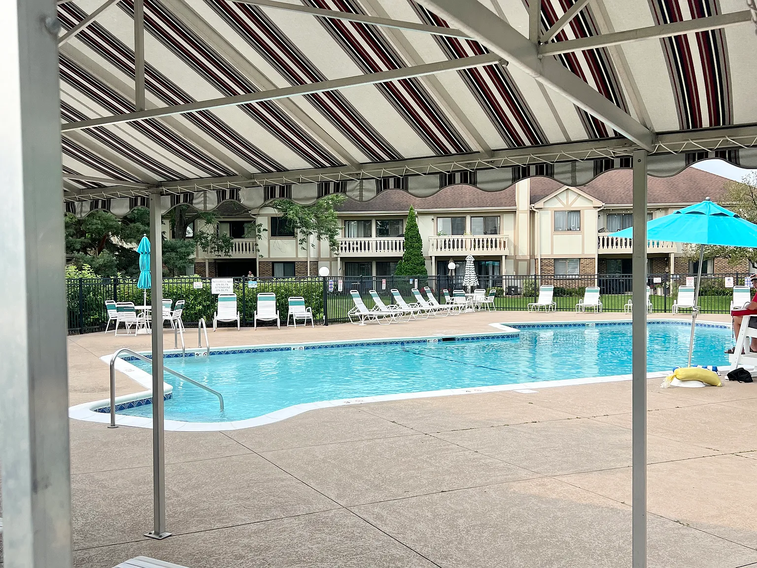 2 bed, 1100 sqft, $2,400 — Photo 3