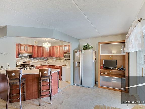 4th image of 1954 Bergen St #2
