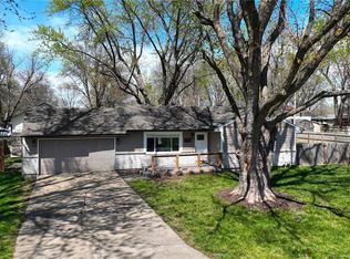 1604 Ridgeway Dr, Greenwood, MO 64034