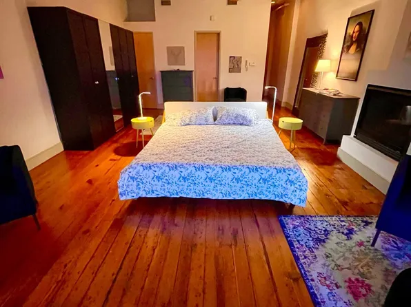 32 N Front St #3F, Philadelphia, PA 19106