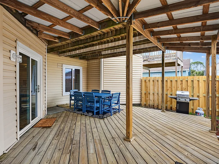 Outdoor dining with grill