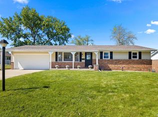 1063 Johnson St, Morton, IL 61550