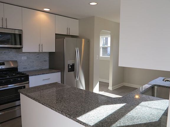 5th image of 533 W Park St