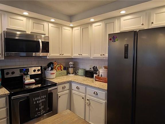 5th image of 4408 N Oak Ln