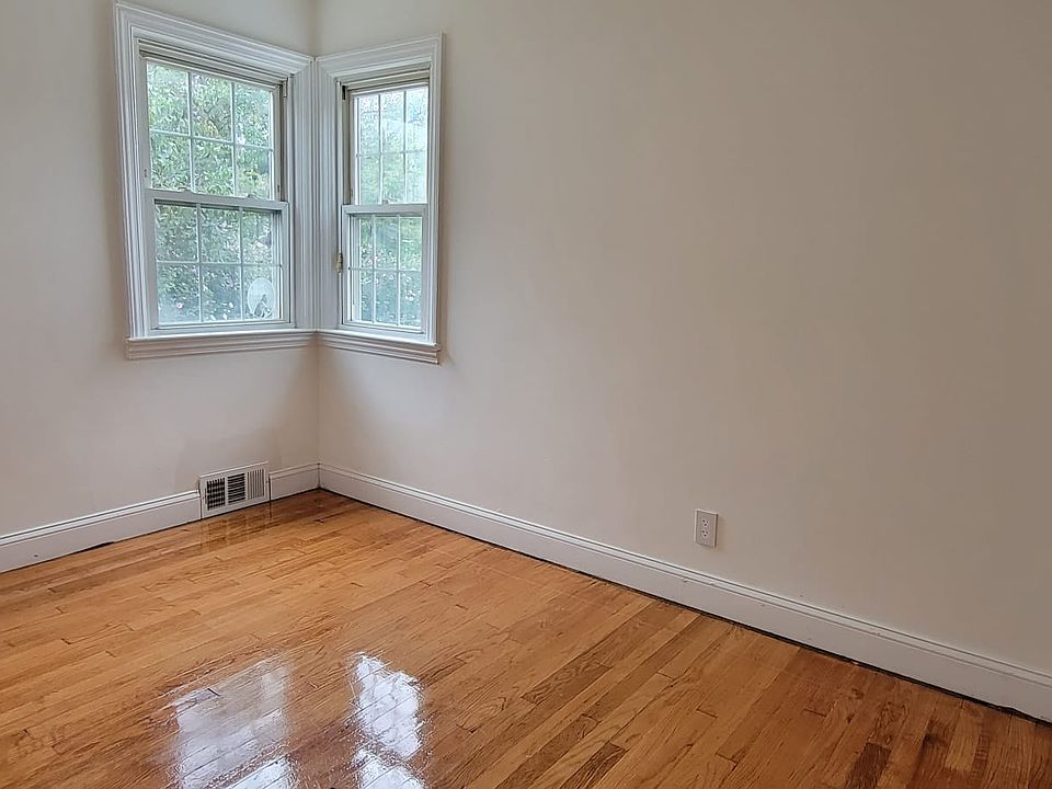 1st image of 15 Dudley Dr