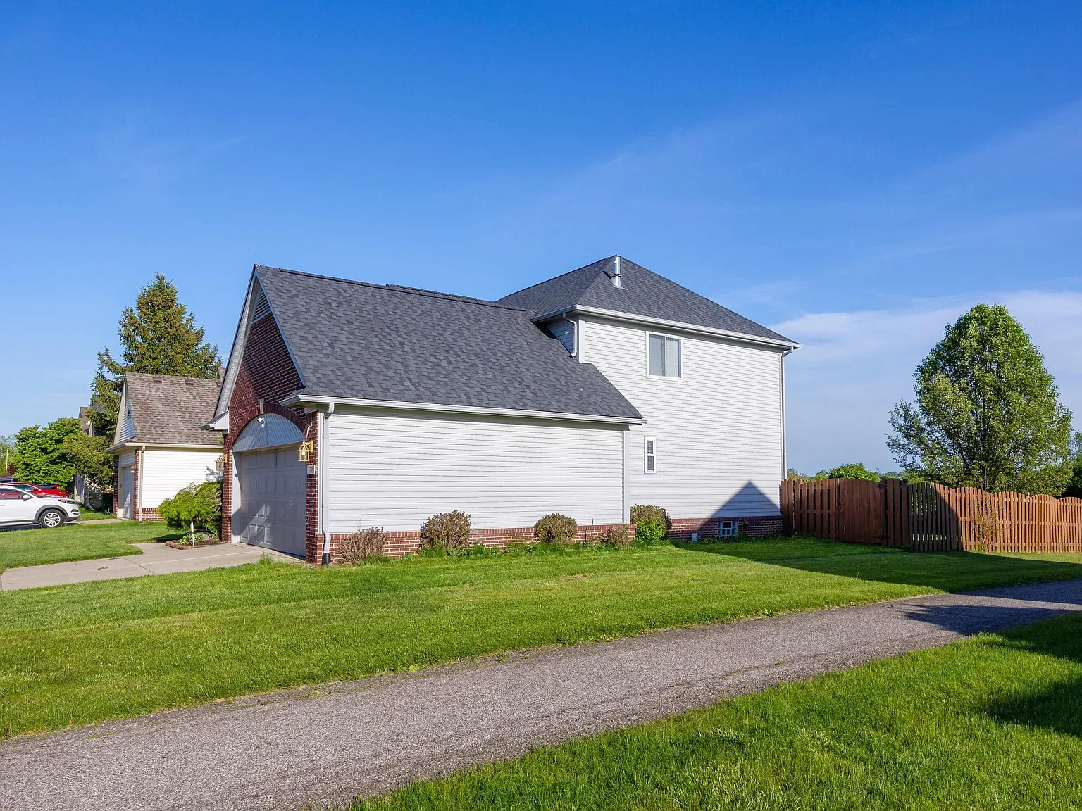 4 bed, 4.0 bath, 2082 sqft, $3,100 — Photo 4