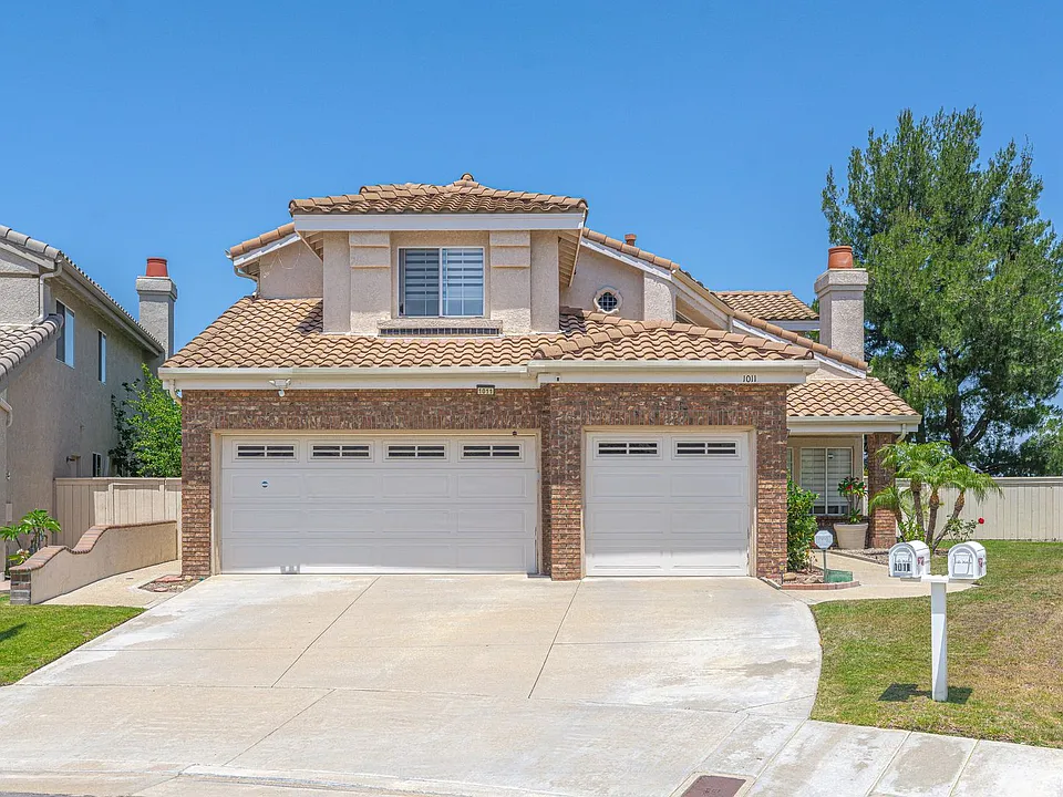 1011 S Mountcrest Ct