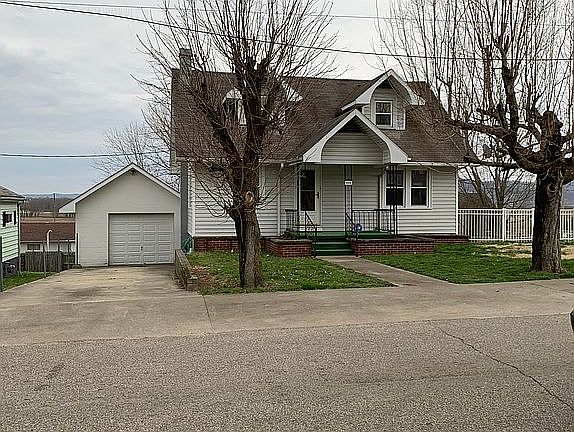 3rd image of 1550 2nd St