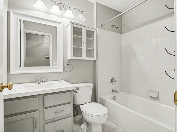 1624 Ashley Ct APT 303, Florence, KY 41042