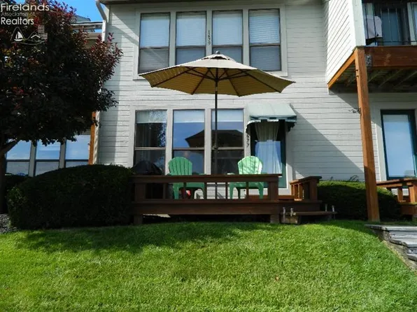 1677 N Windward Dr, Pt Clinton, OH 43452