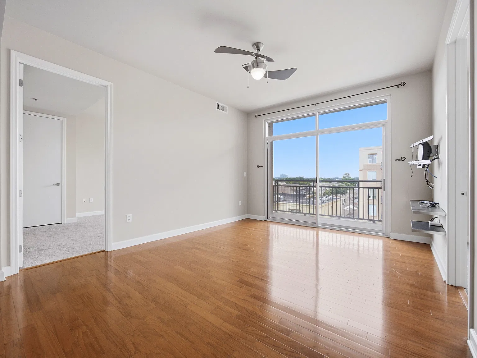 711 Cosmopolitan Dr — Photo 4