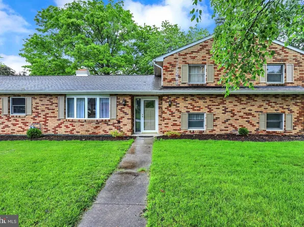 406 Clearview Rd, Hanover, PA 17331