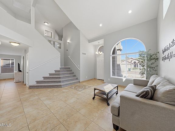 5th image of 2221 E MENADOTA Drive