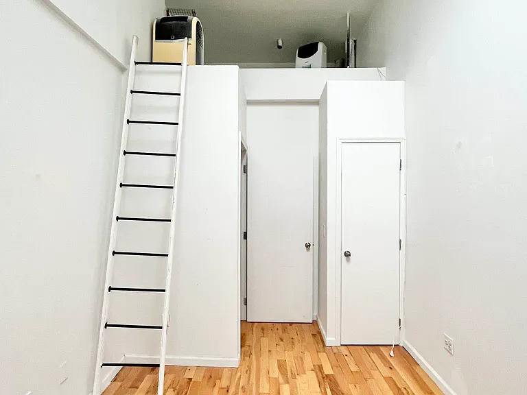 324 Melrose St #4A — Photo 12