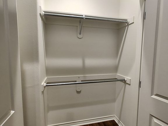 5th image of 5670 Shadowbend Cir W Unit 105-1-1