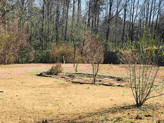 5th image of 199 Hawthorne Ln