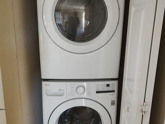 5th image of 3324-1 Calumet Dr