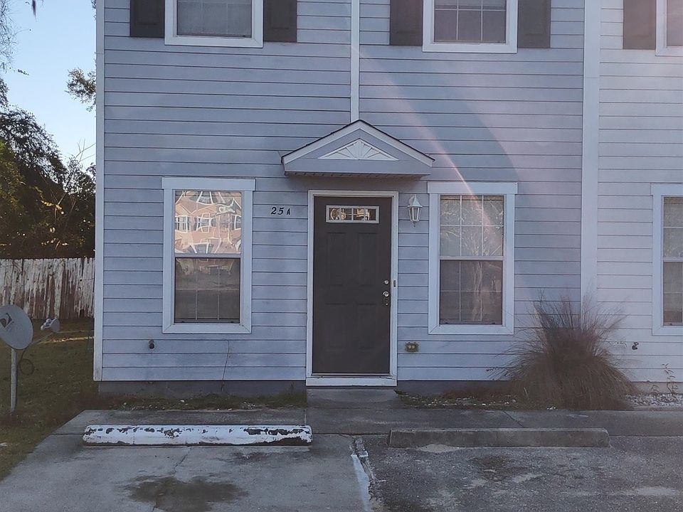 1st image of 25A Old Courthouse Way #A