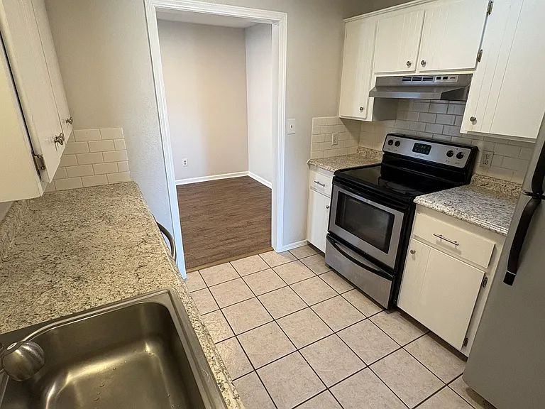 5401 NW King Richard Ave #B — Photo 5