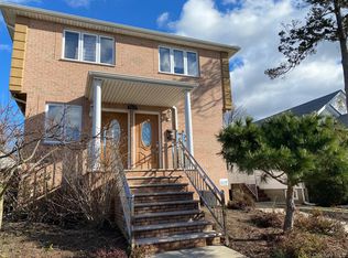 4719 194th St, Flushing, NY 11358