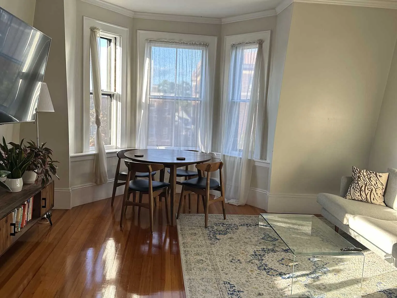 1 bed, $3,000 — Photo 2