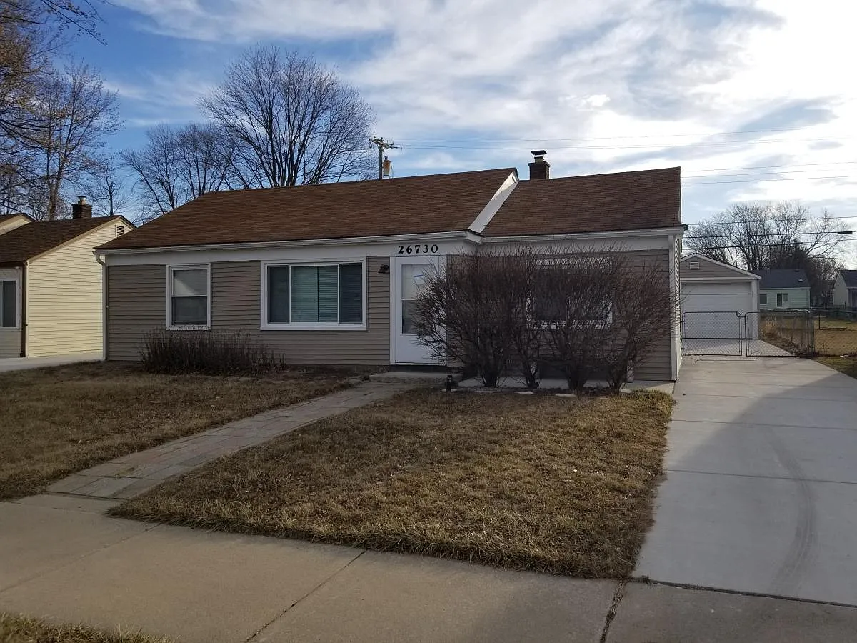 26730 Belanger St photo 1