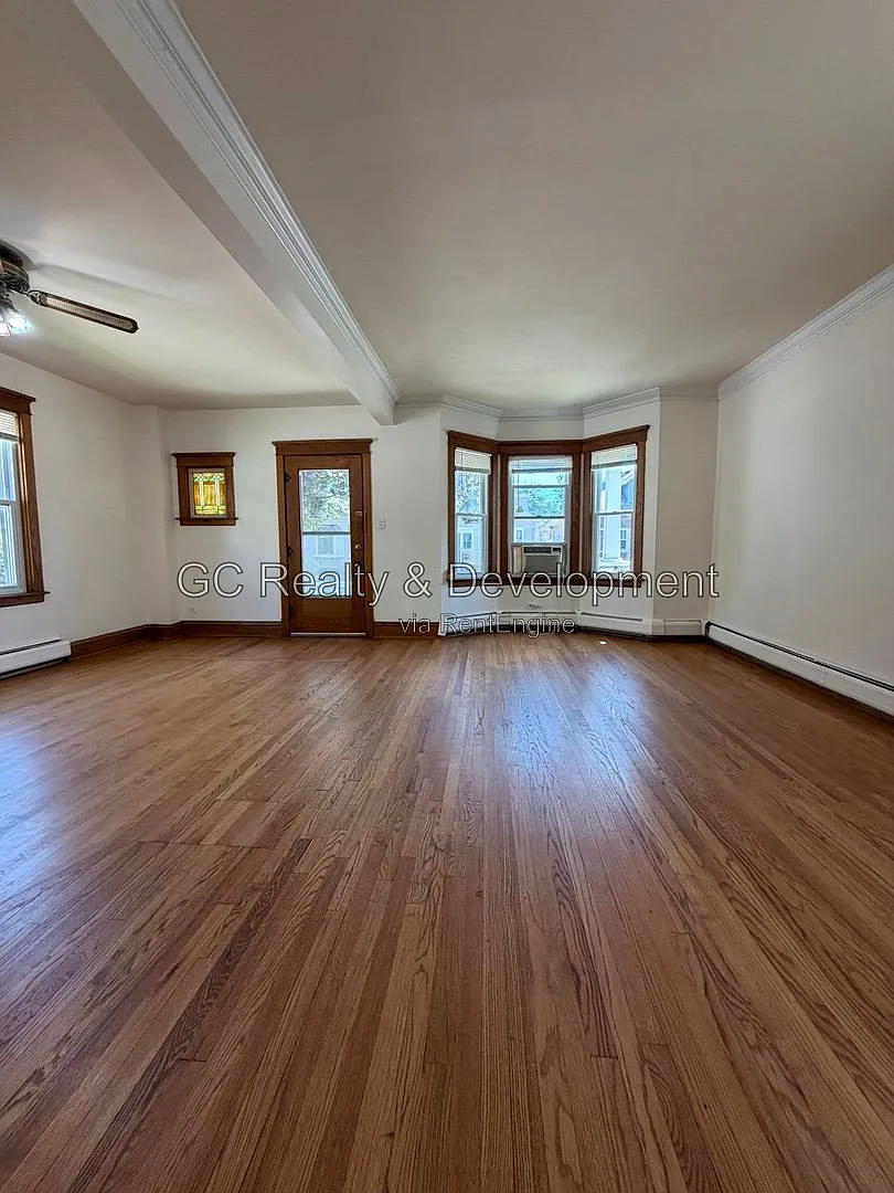 3 bed, 2.0 bath, 4000 sqft, $2,250 — Photo 2