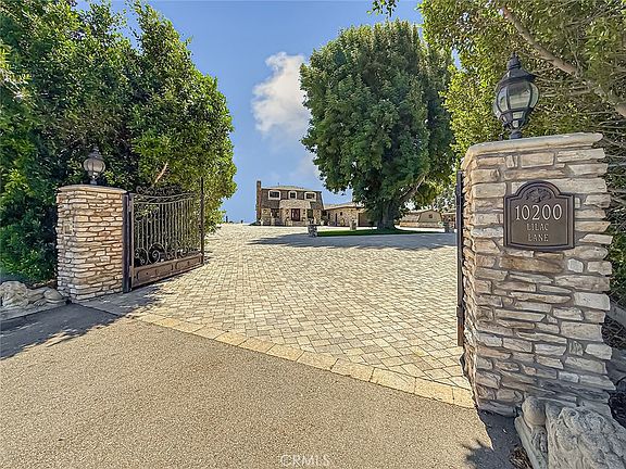 3rd image of 10200 Lilac Ln