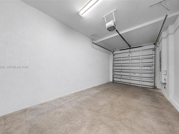 4th image of 3952 Devenshire Ct