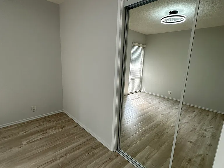 5626-5630 Sultana Ave — Photo 37