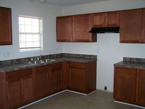 5th image of 126 Chatham Cir