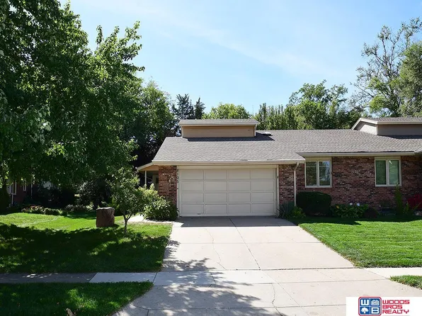 8105 Hickory Ln, Lincoln, NE 68510