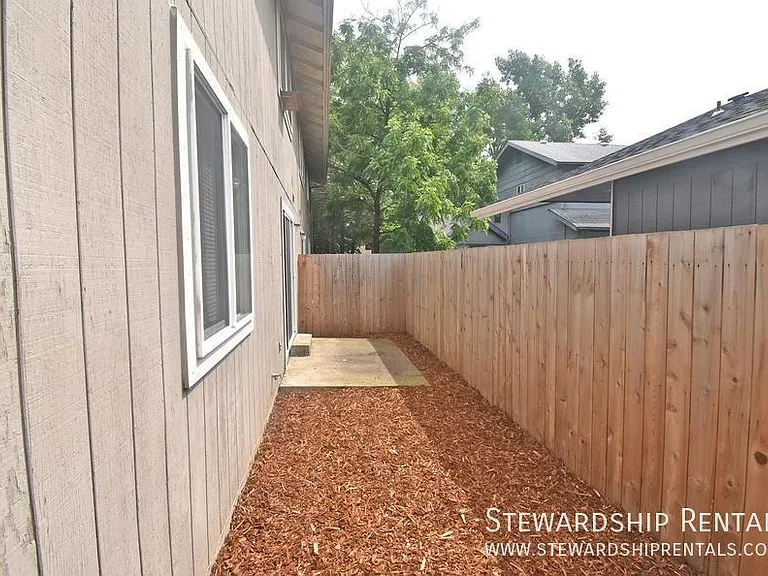 1170 Grant Aly #B — Photo 21