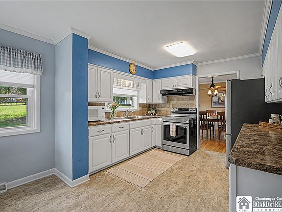 3rd image of 39 W Fairmount Ave
