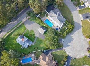 4 Supreme Ct, Smithtown, NY 11787